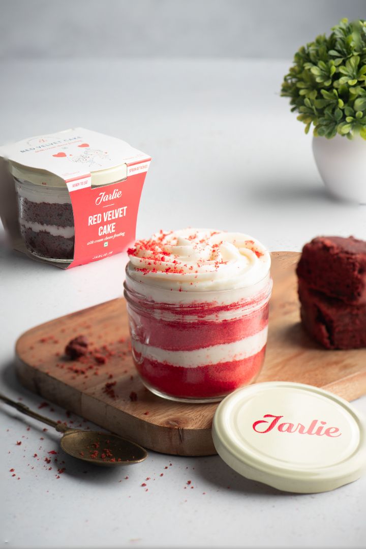 RED VELVET CAKE WITH CREAM CHEESE FROSTING (EGGLESS) - 100 GRAMS